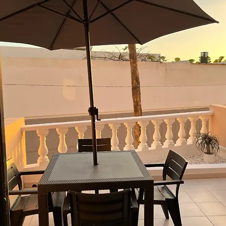 Paradise Court Apartment *